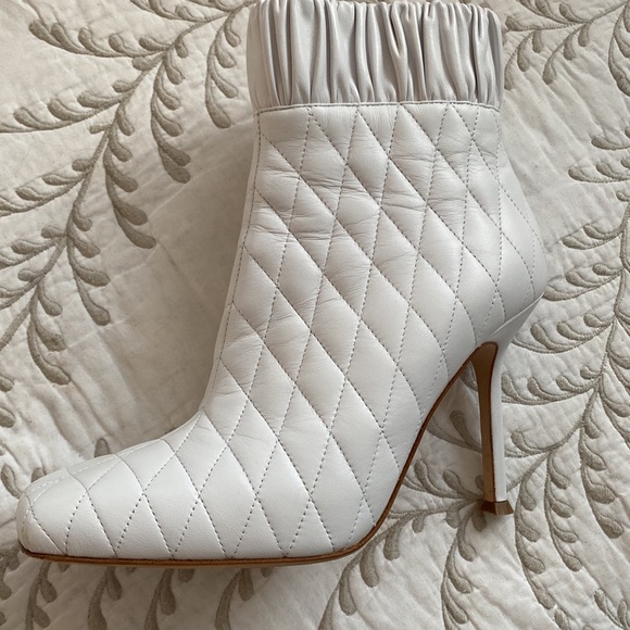 Chloe Gosselin white leather booties - Picture 2 of 3